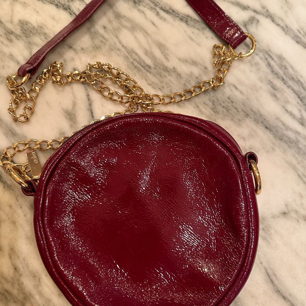HOBO Intl. Red Patent Circle Cross Body Bag w/gold chain; never used
